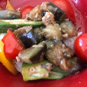 おつまみ、おかず、丼に！夏野菜とひき肉のホット炒め